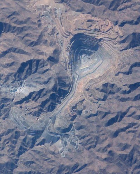 Αρχείο:Rs wiki copper mine ISS 22-10-2003 Toquepala Peru.jpg