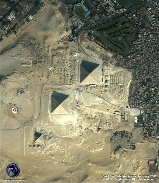 Αρχείο:Quickbird-pyramids-egypt1.JPG