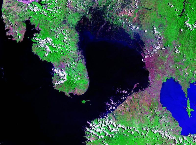 Αρχείο:Manila Bay Landsat 2000.jpg