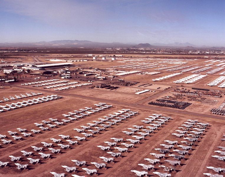 Αρχείο:Davis-Monthan Air Force Base Ground Photo.jpg